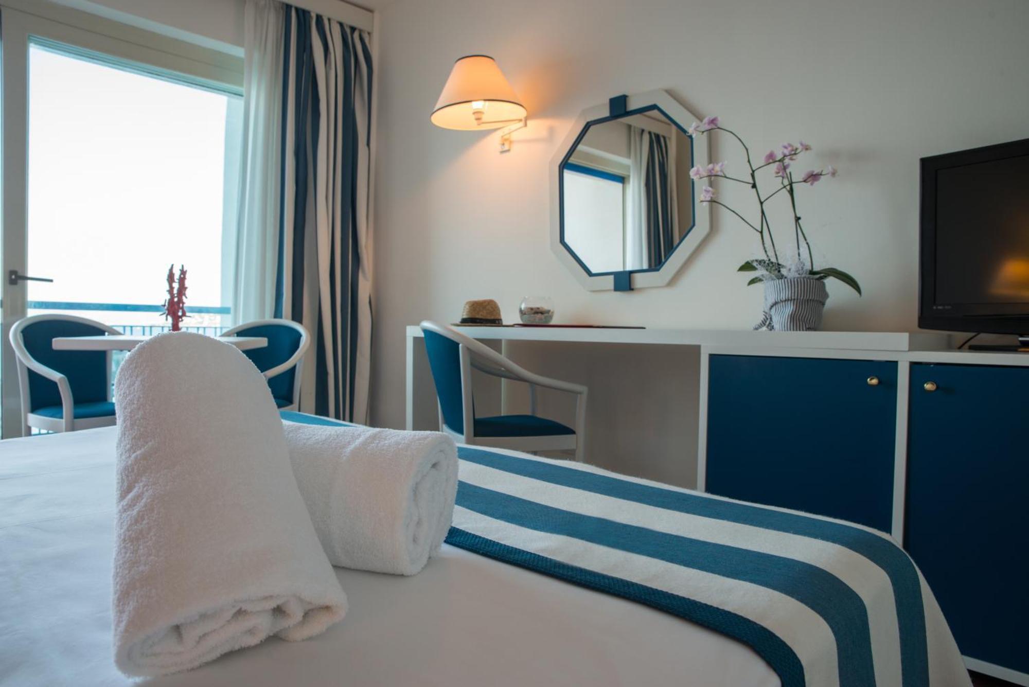 Double Room with Sea View,685757295:JPEG
